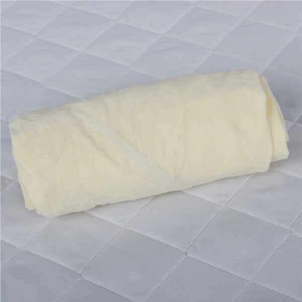Cearceaf cu elastic pentru patut de 120x 60 cm crem